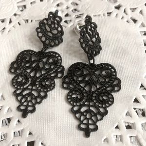 Vintage style hollow metal earrings